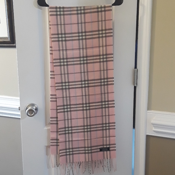 Burberry - Picture 1 of 3